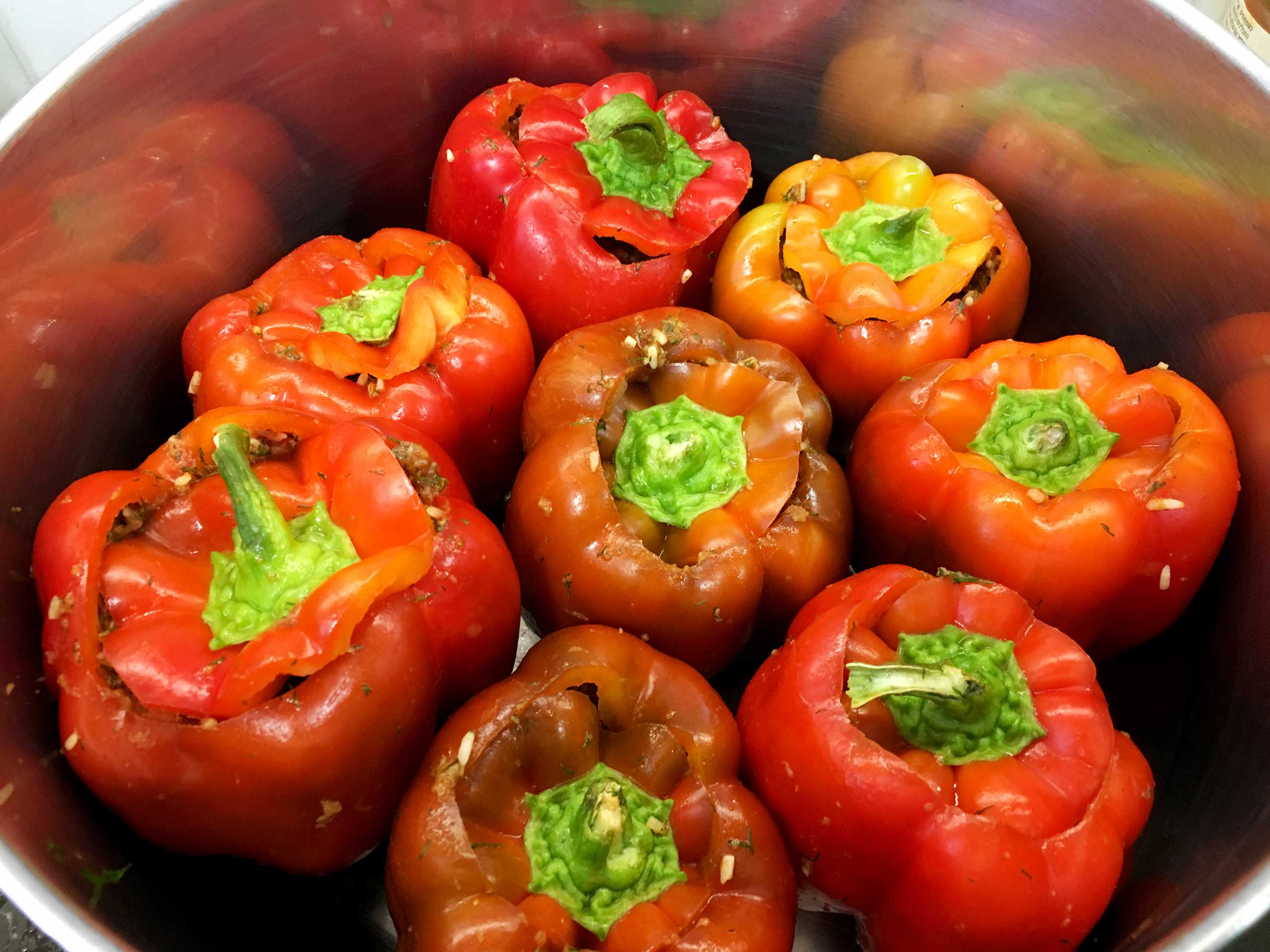 place the stuffed peppers in a large pot.