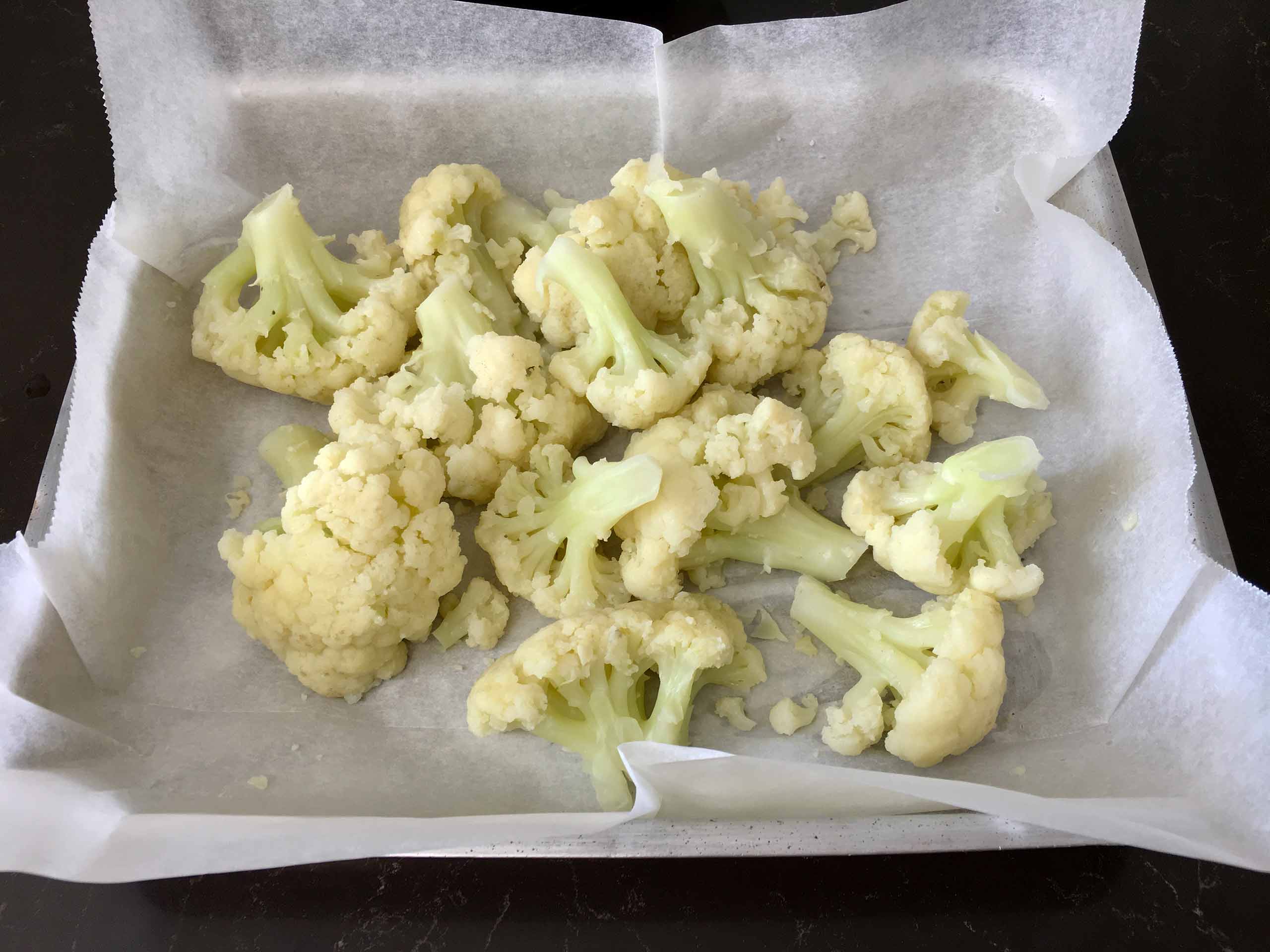 Place the cauliflower in a baking tray