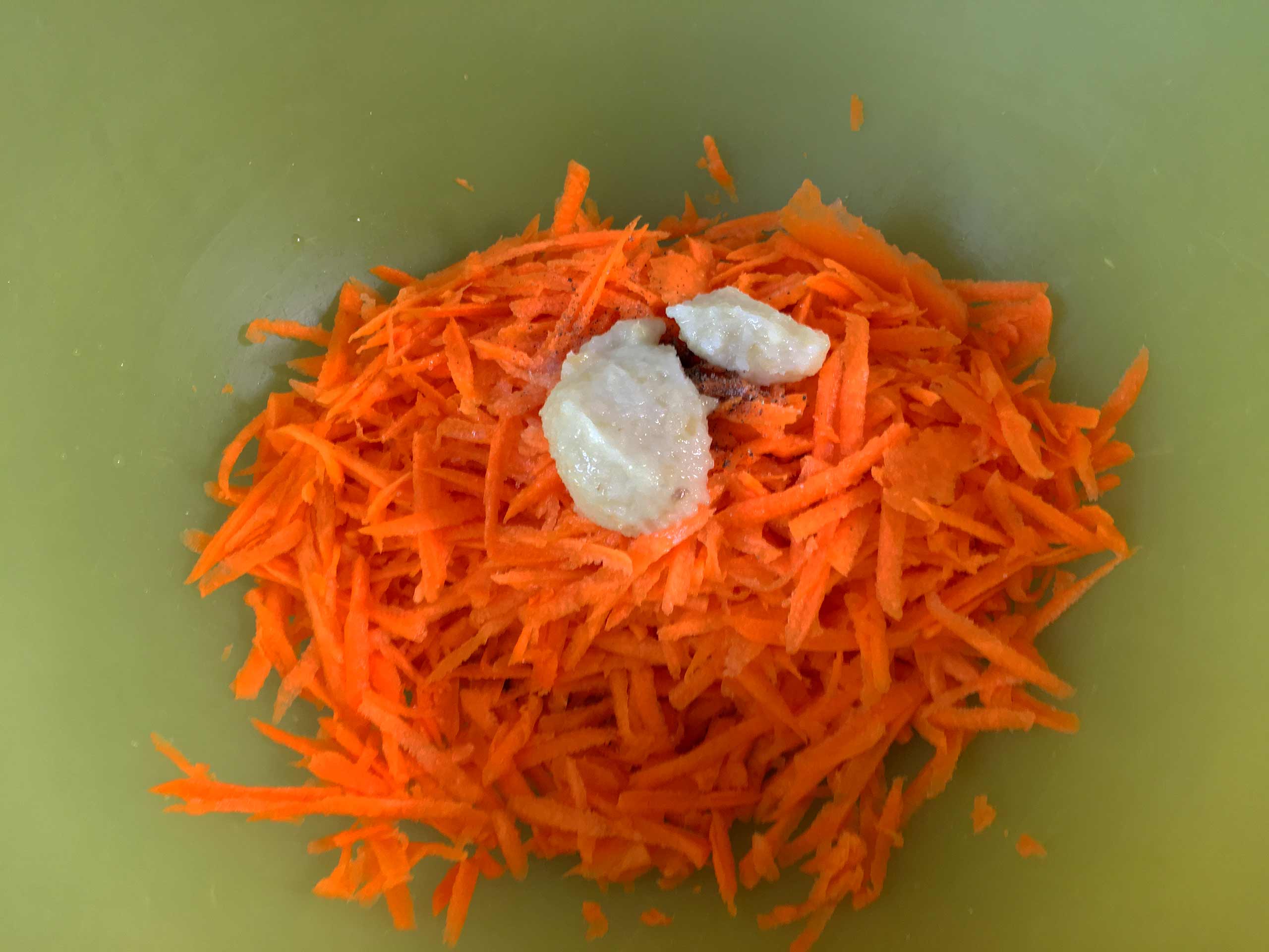 Atomic carrot and garlic salad