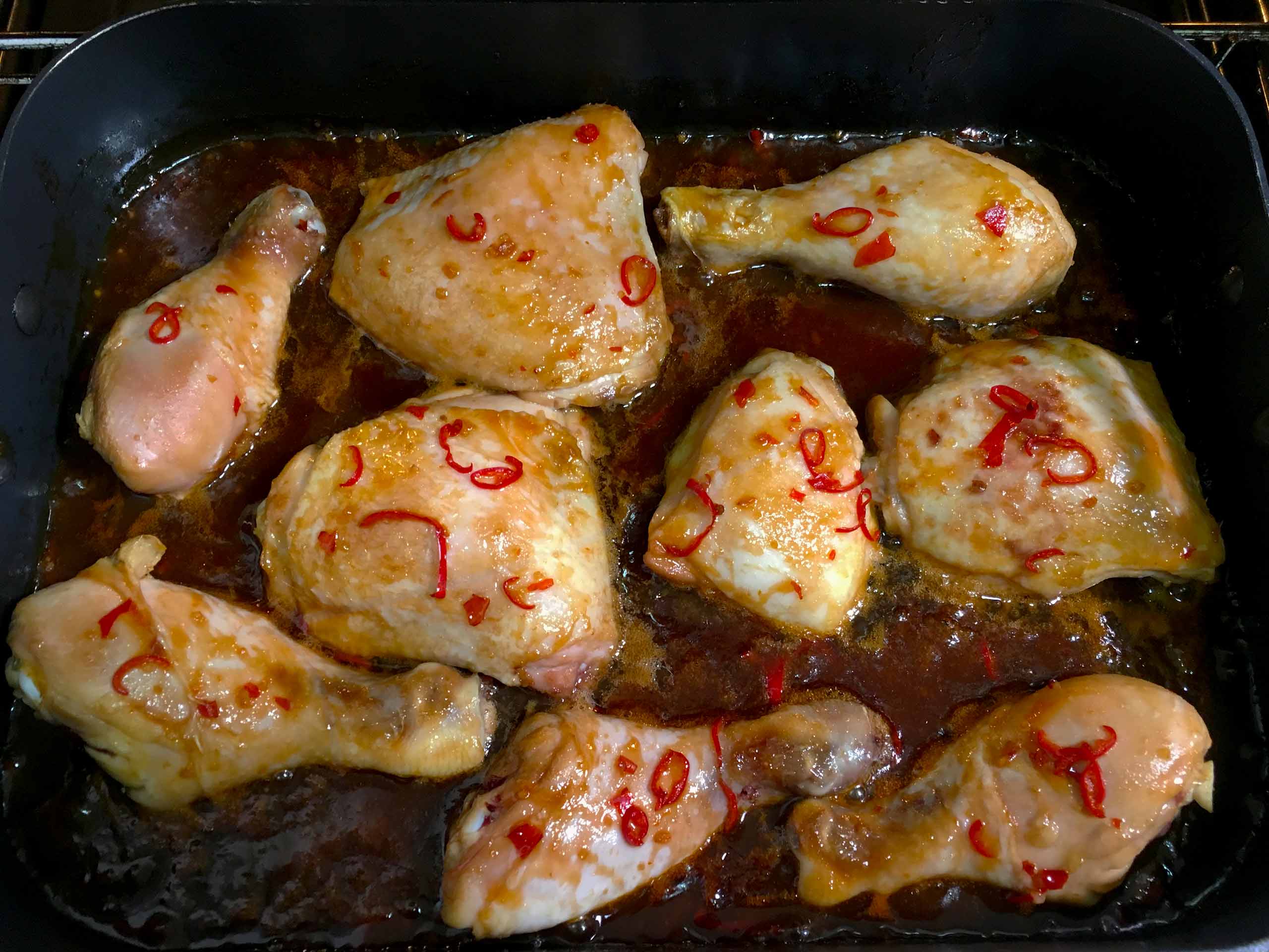 bake the chicken in the oven - chicken in sweet chili sauce with touches of spiciness