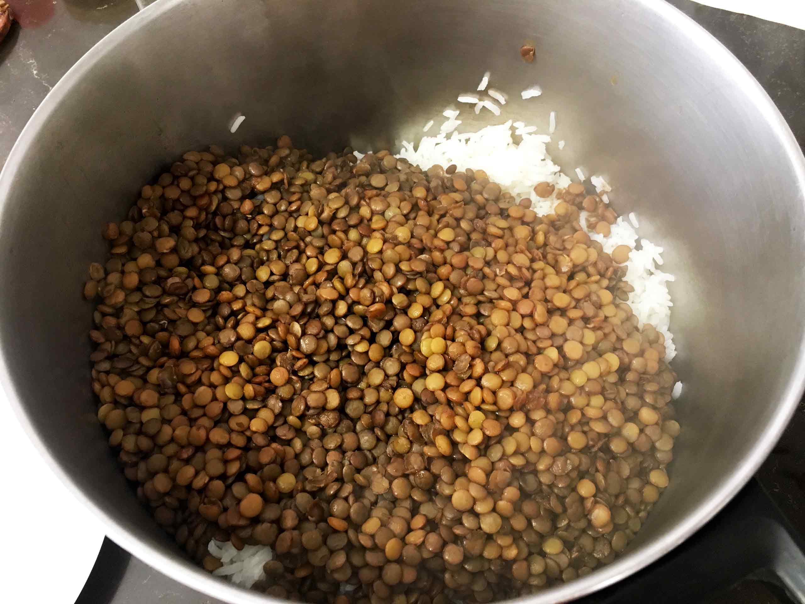 Mujadara add the lentils