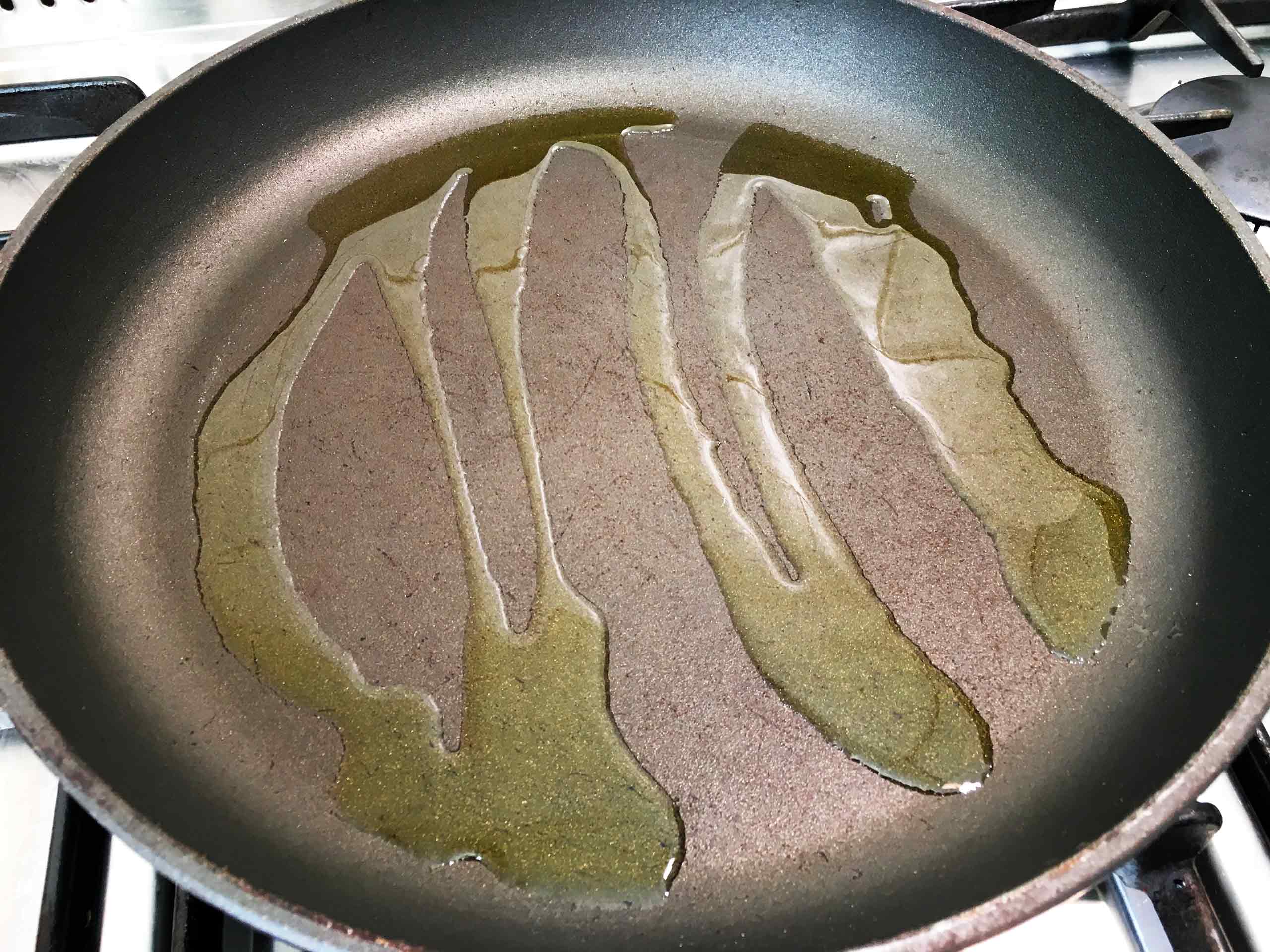 sous vide chicken breast heat olive oil in pan