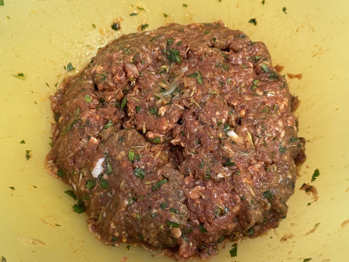 Ground beef filling with zucchini and parsley